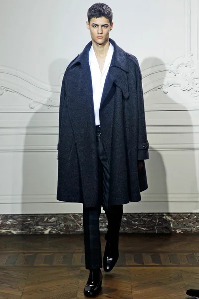 Look 12